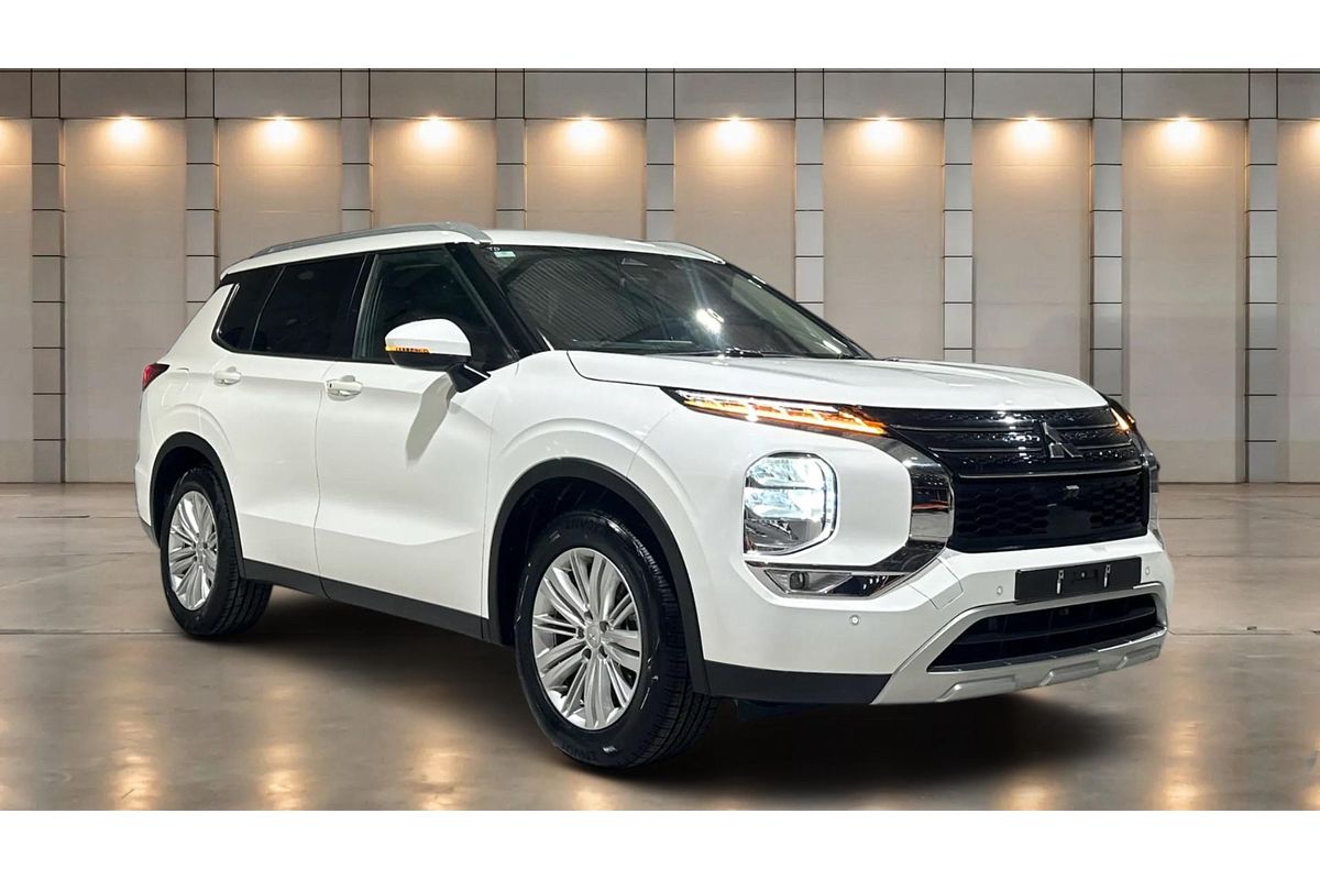 2023 Mitsubishi Outlander LS ZM