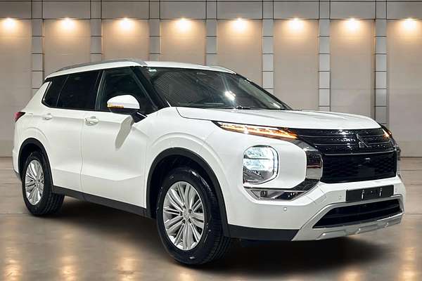 2023 Mitsubishi Outlander LS ZM