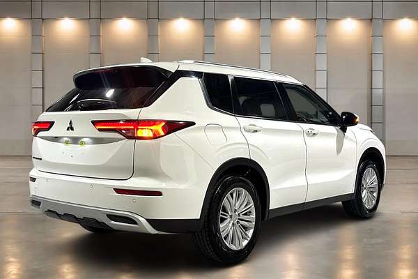 2023 Mitsubishi Outlander LS ZM