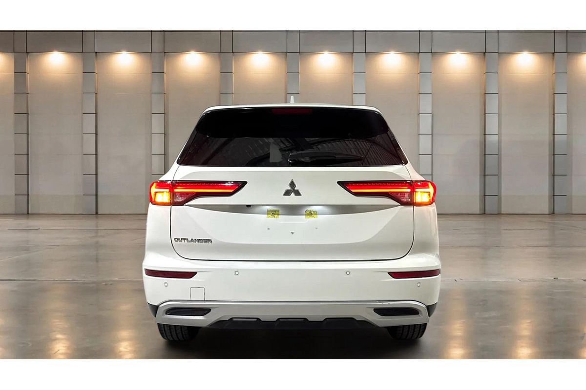 2023 Mitsubishi Outlander LS ZM