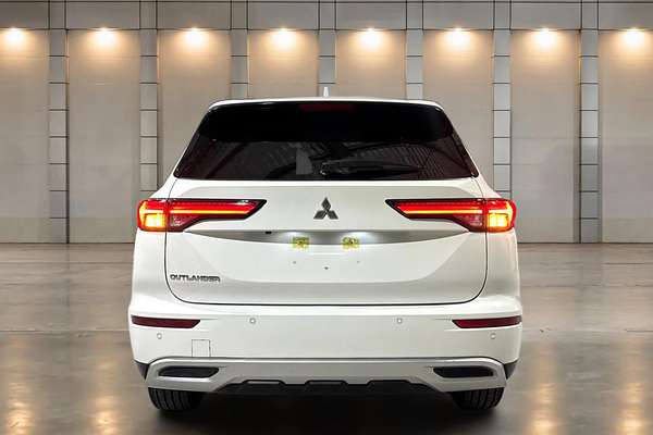2023 Mitsubishi Outlander LS ZM