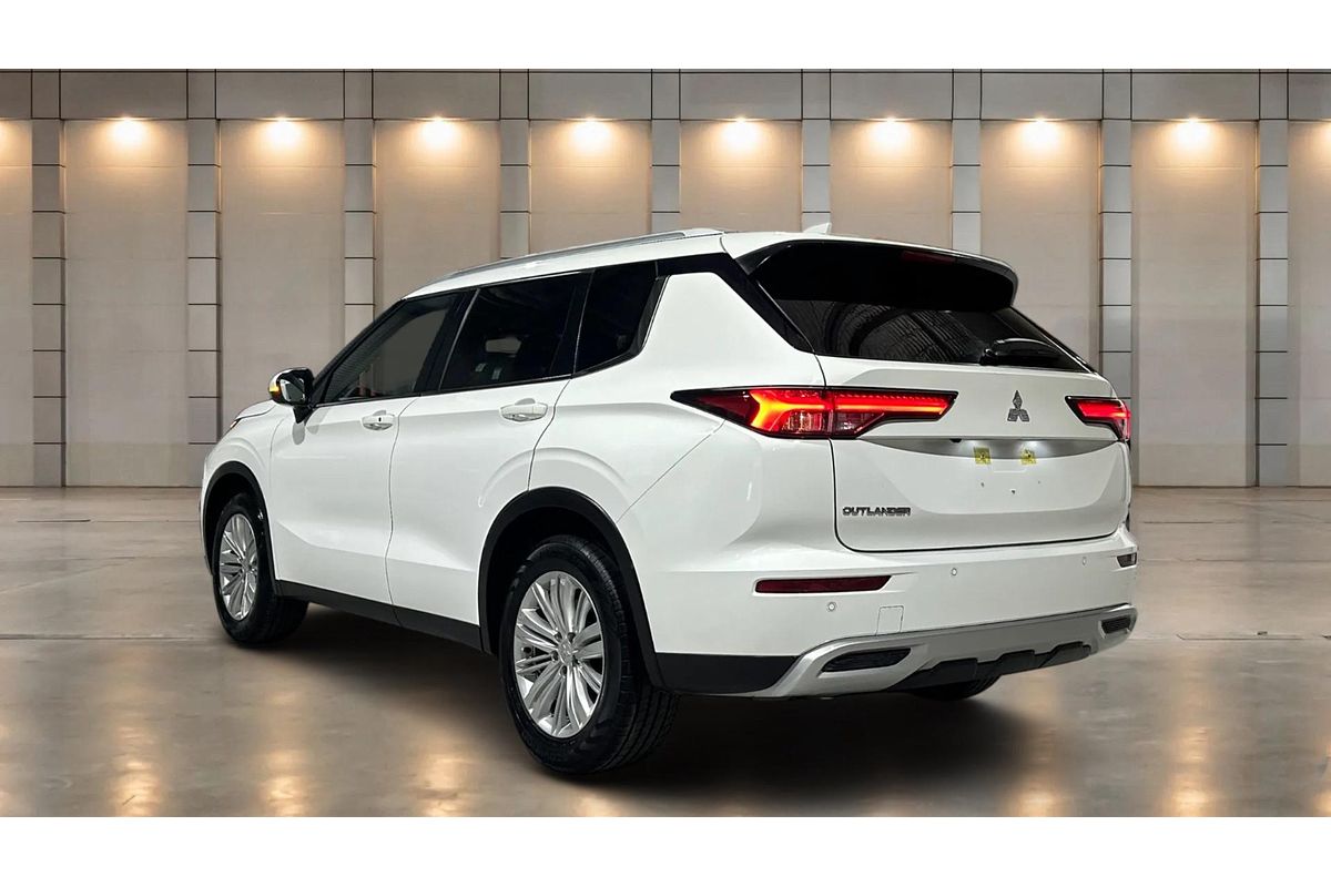 2023 Mitsubishi Outlander LS ZM