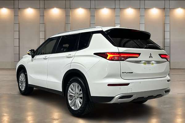 2023 Mitsubishi Outlander LS ZM