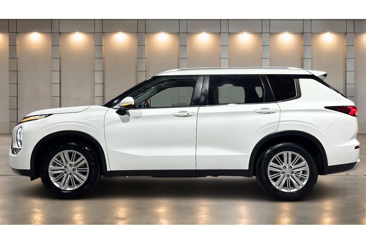 2023 Mitsubishi Outlander LS ZM