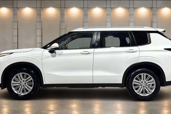 2023 Mitsubishi Outlander LS ZM