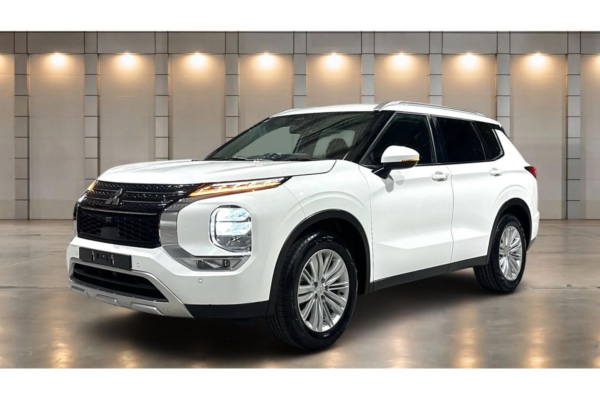 2023 Mitsubishi Outlander LS ZM