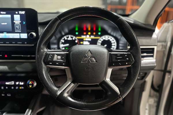 2023 Mitsubishi Outlander LS ZM