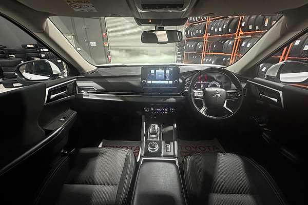 2023 Mitsubishi Outlander LS ZM