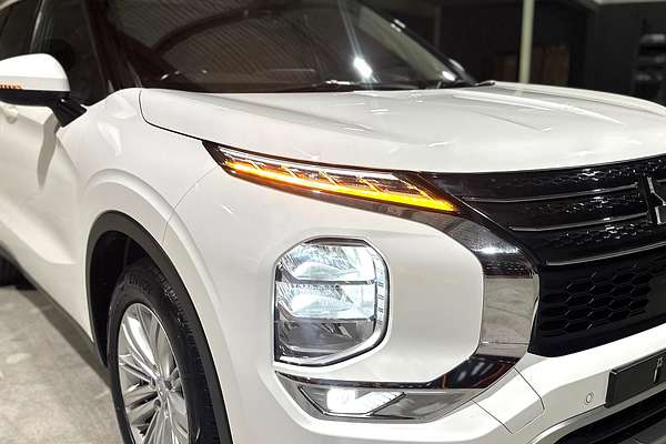 2023 Mitsubishi Outlander LS ZM