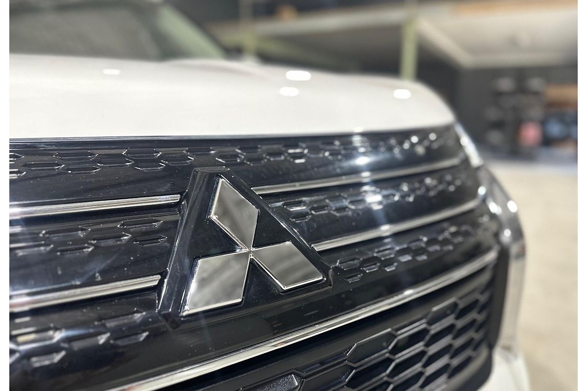 2023 Mitsubishi Outlander LS ZM