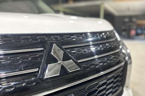 2023 Mitsubishi Outlander LS ZM