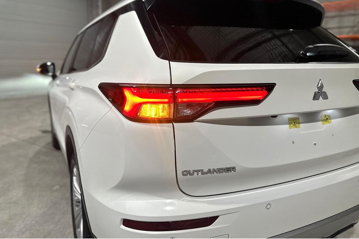 2023 Mitsubishi Outlander LS ZM