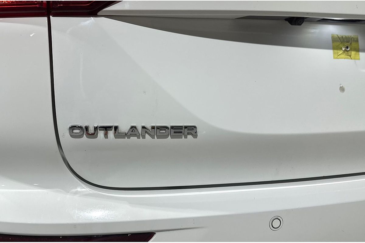 2023 Mitsubishi Outlander LS ZM