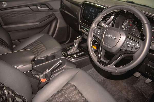 2025 Isuzu D-MAX BLADE 4X4