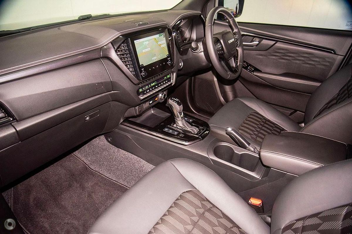 2025 Isuzu D-MAX BLADE 4X4