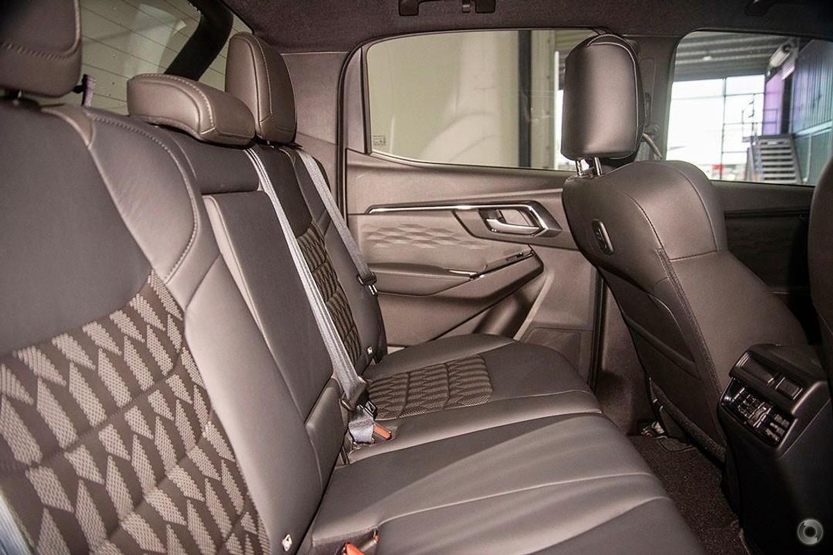 2025 Isuzu D-MAX BLADE 4X4