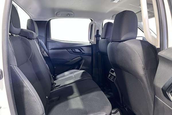 2024 Isuzu D-MAX SX  4X4