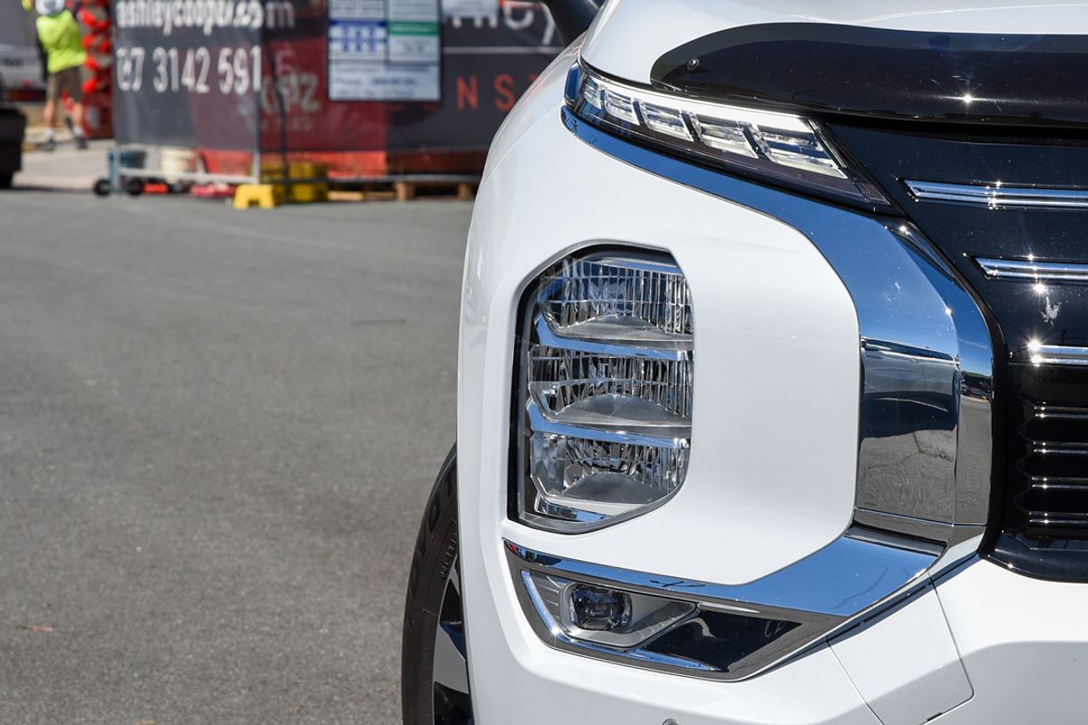 2025 Mitsubishi Outlander LS ZM