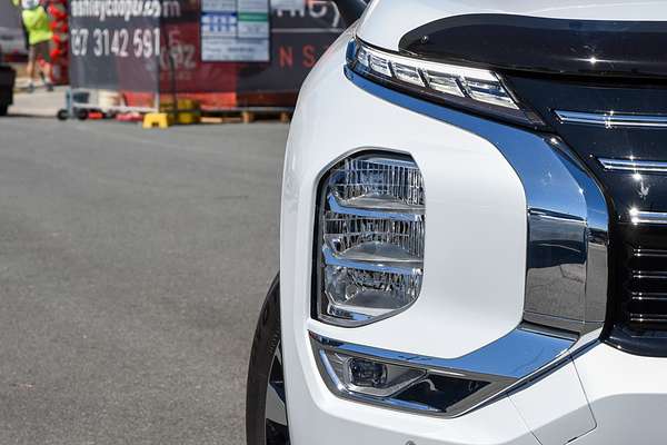 2025 Mitsubishi Outlander LS ZM thumb-1