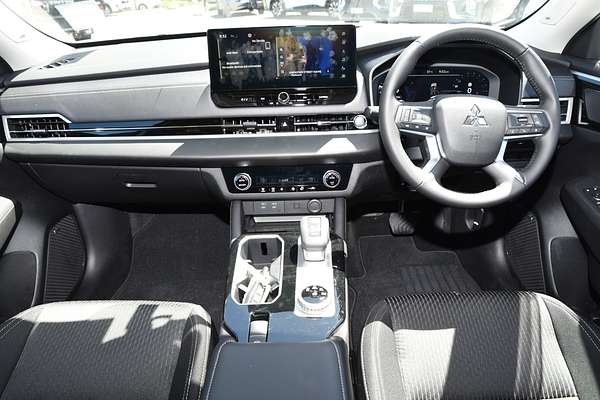 2025 Mitsubishi Outlander LS ZM thumb-16