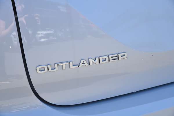 2025 Mitsubishi Outlander LS ZM thumb-19