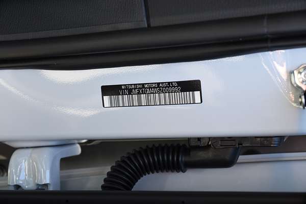 2025 Mitsubishi Outlander LS ZM thumb-20