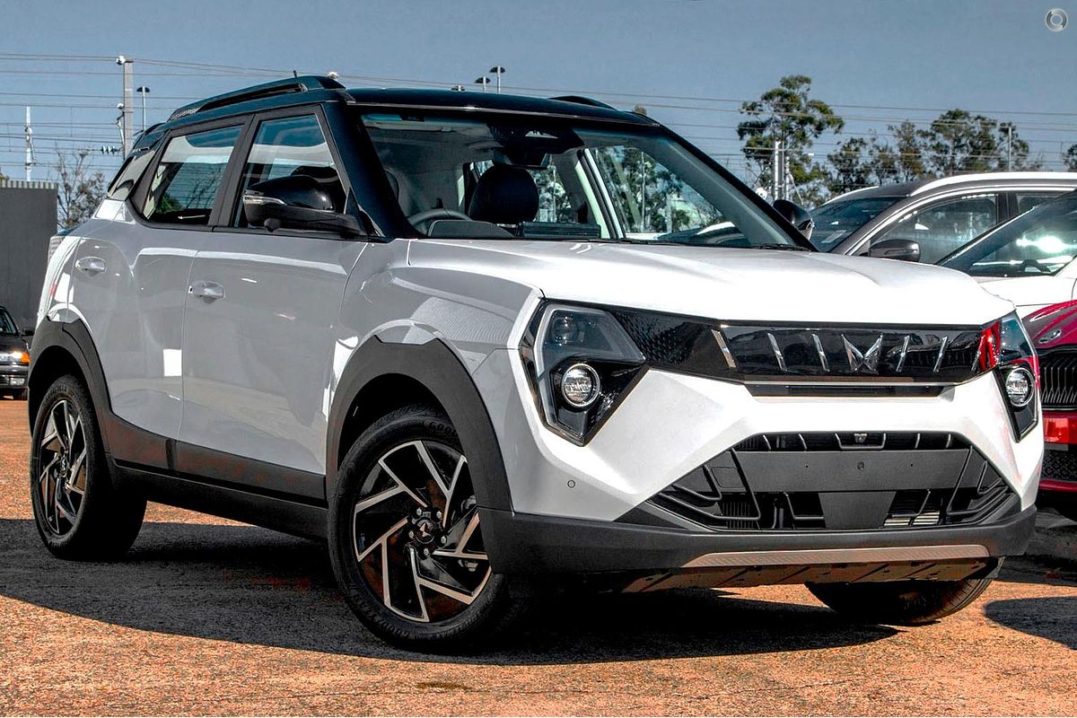 2025 Mahindra XUV3XO AX7L