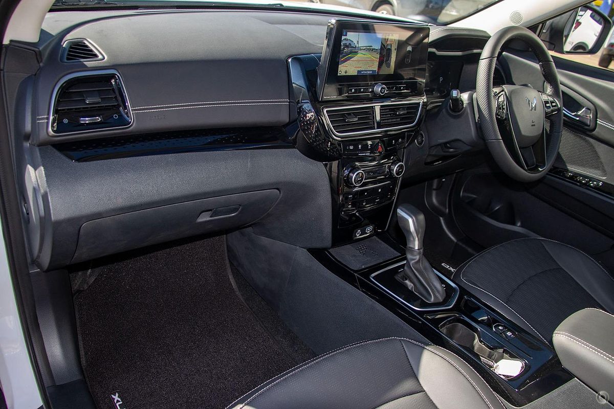 2025 Mahindra XUV3XO AX7L