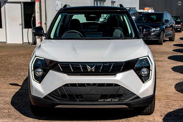 2025 Mahindra XUV3XO AX7L