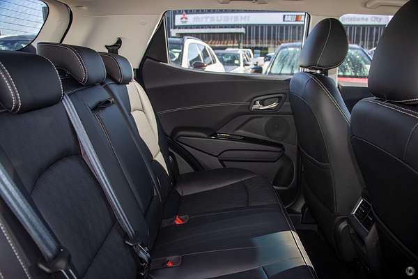 2025 Mahindra XUV3XO AX7L