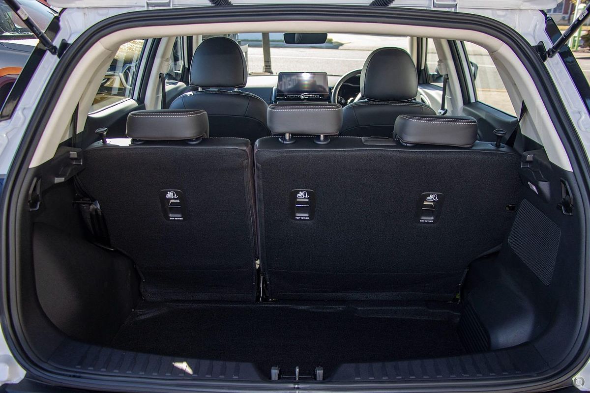 2025 Mahindra XUV3XO AX7L