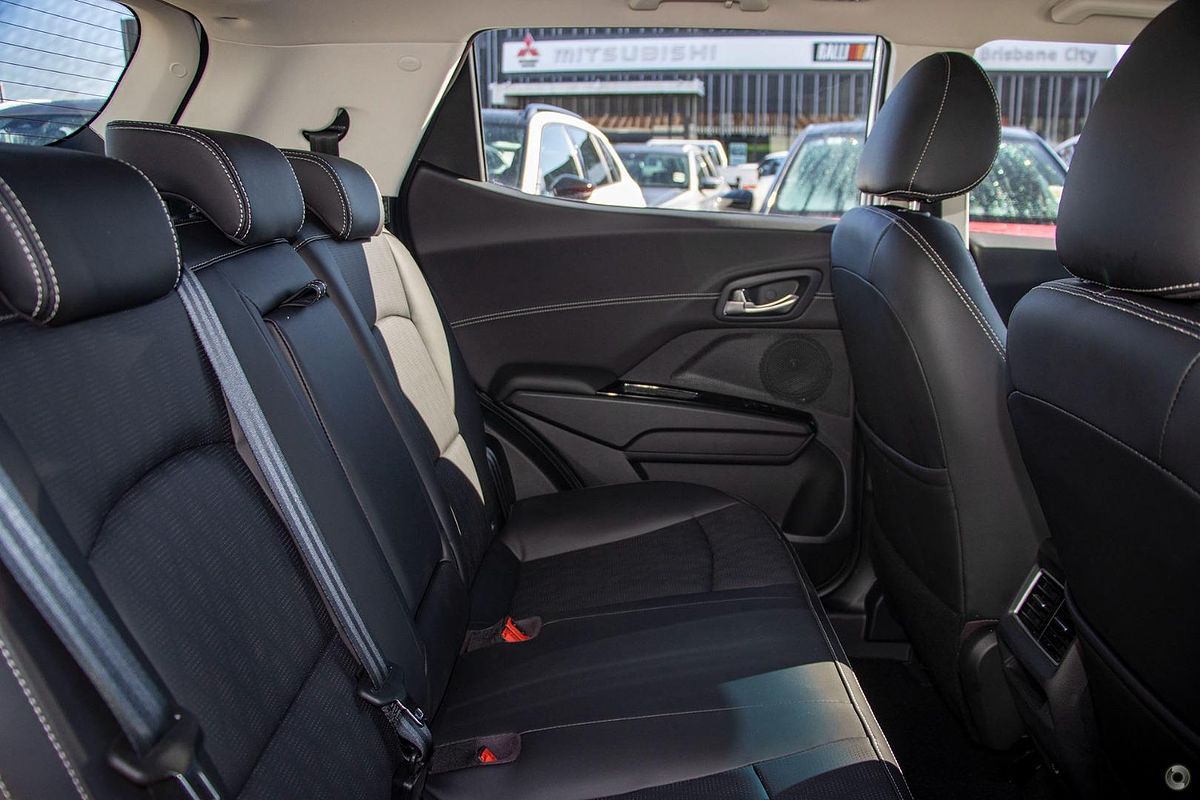 2025 Mahindra XUV3XO AX7L