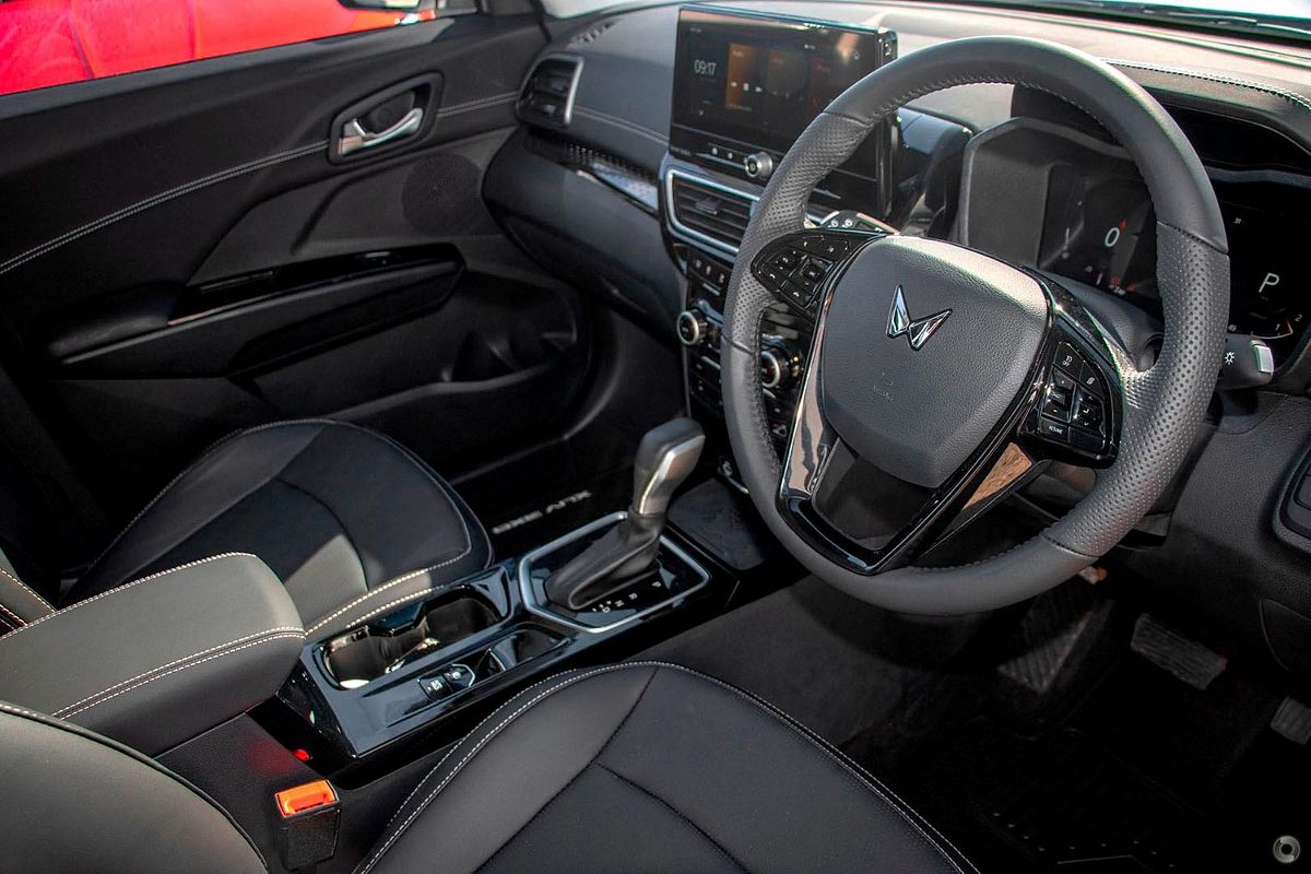 2025 Mahindra XUV3XO AX7L