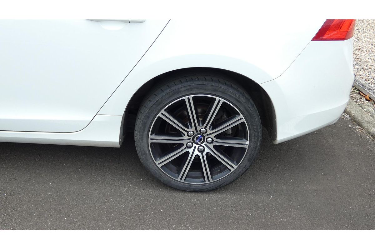 2017 Volvo V60 T5 Luxury