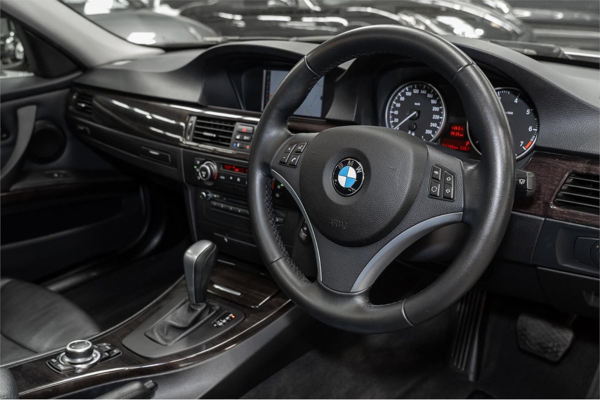 2011 BMW 3 Series 320i E90