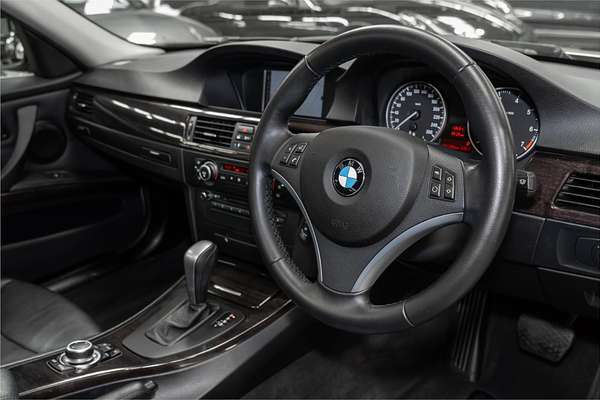 2011 BMW 3 Series 320i E90