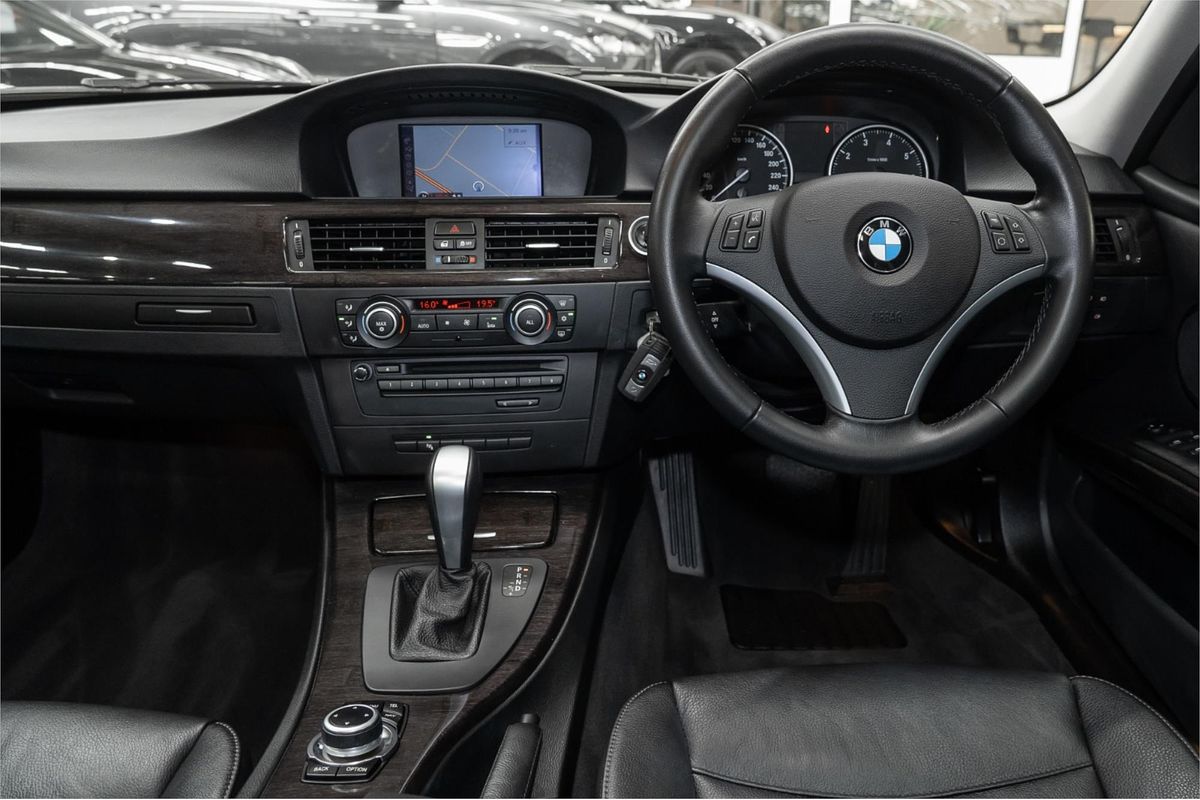 2011 BMW 3 Series 320i E90