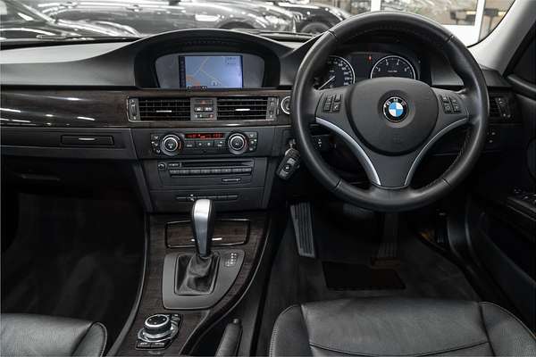 2011 BMW 3 Series 320i E90