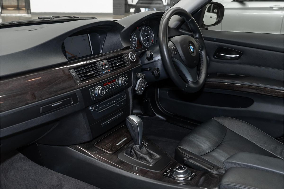 2011 BMW 3 Series 320i E90