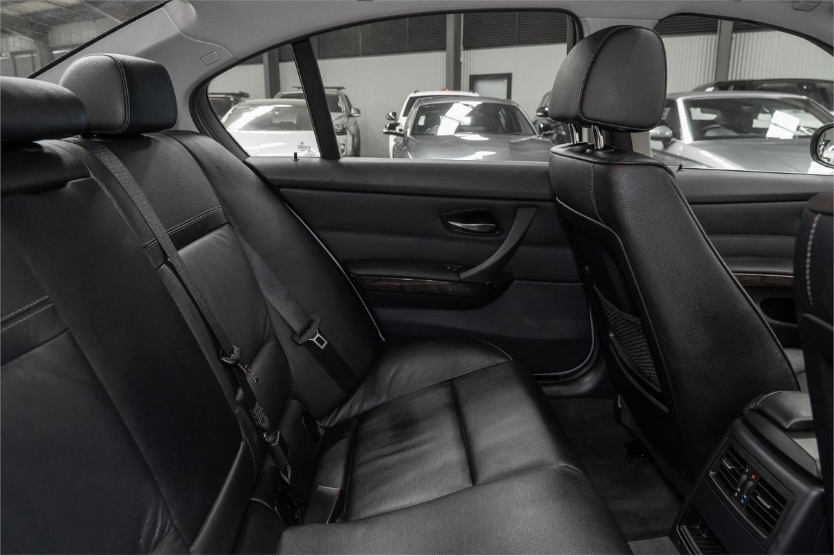 2011 BMW 3 Series 320i E90