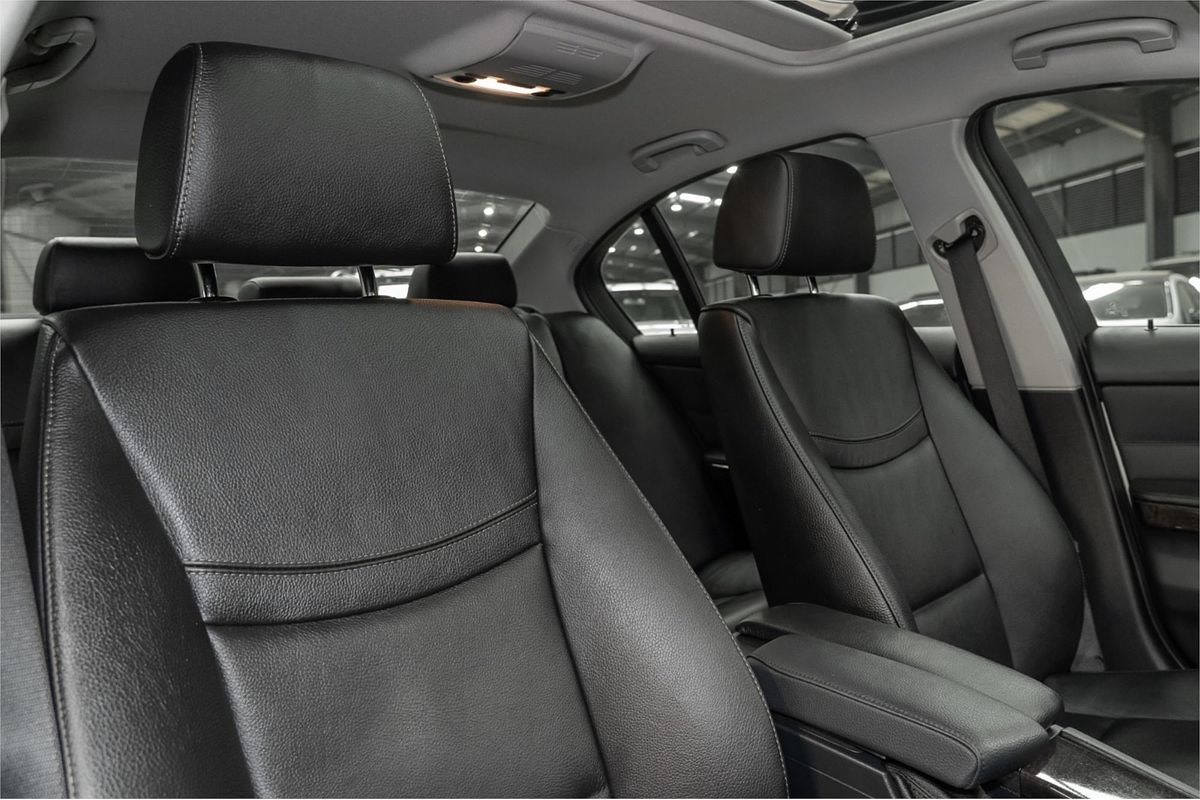 2011 BMW 3 Series 320i E90