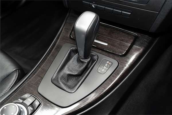 2011 BMW 3 Series 320i E90