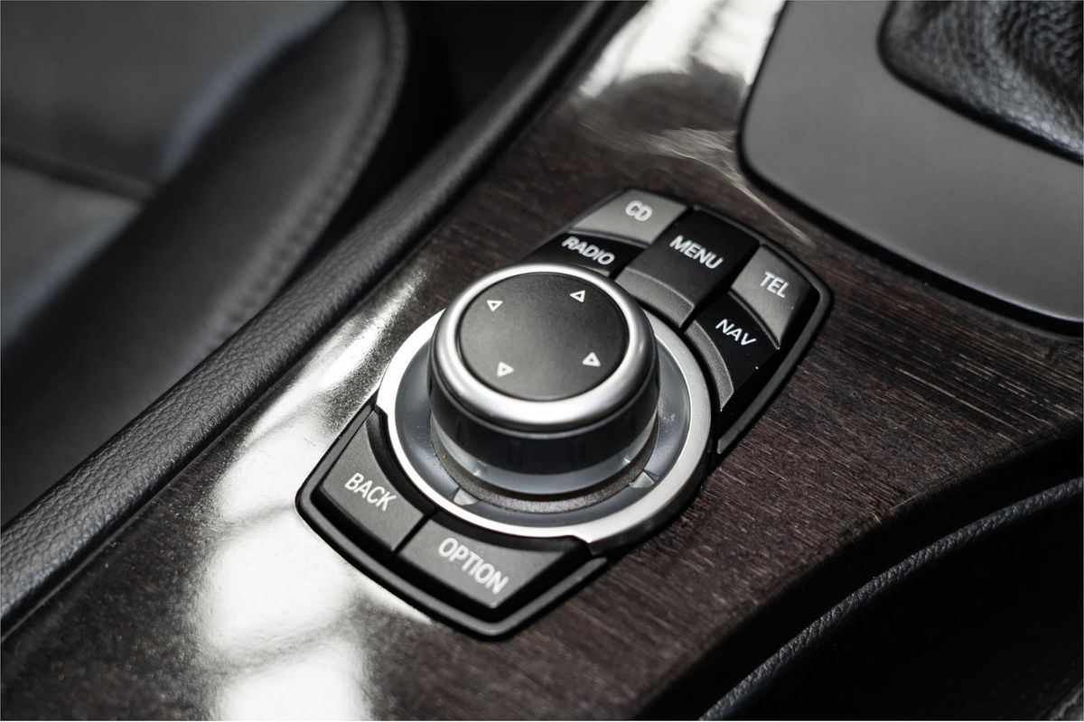 2011 BMW 3 Series 320i E90