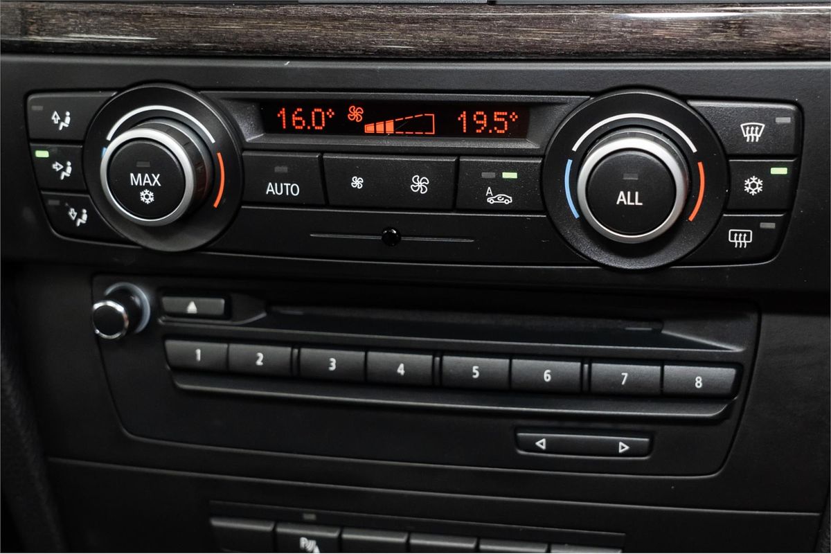 2011 BMW 3 Series 320i E90