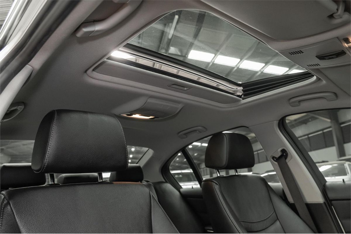 2011 BMW 3 Series 320i E90