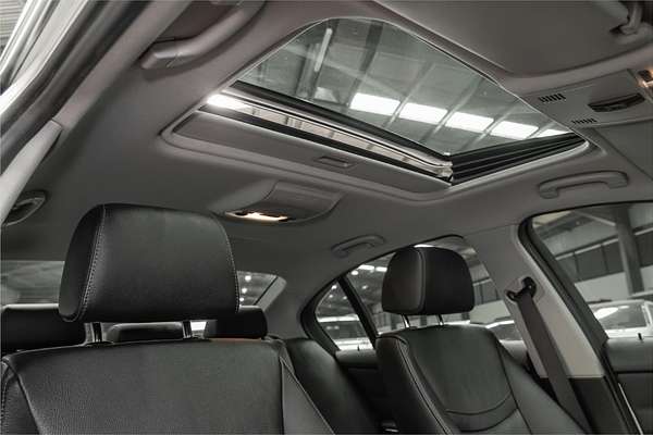 2011 BMW 3 Series 320i E90