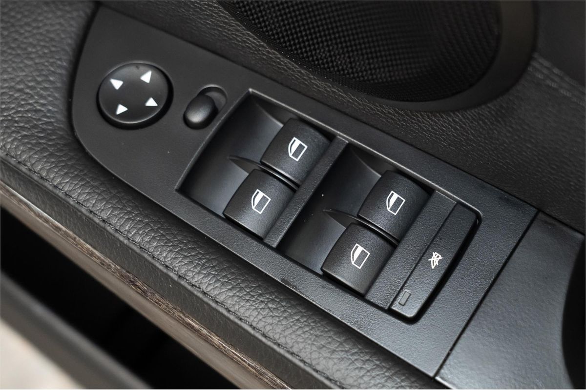 2011 BMW 3 Series 320i E90