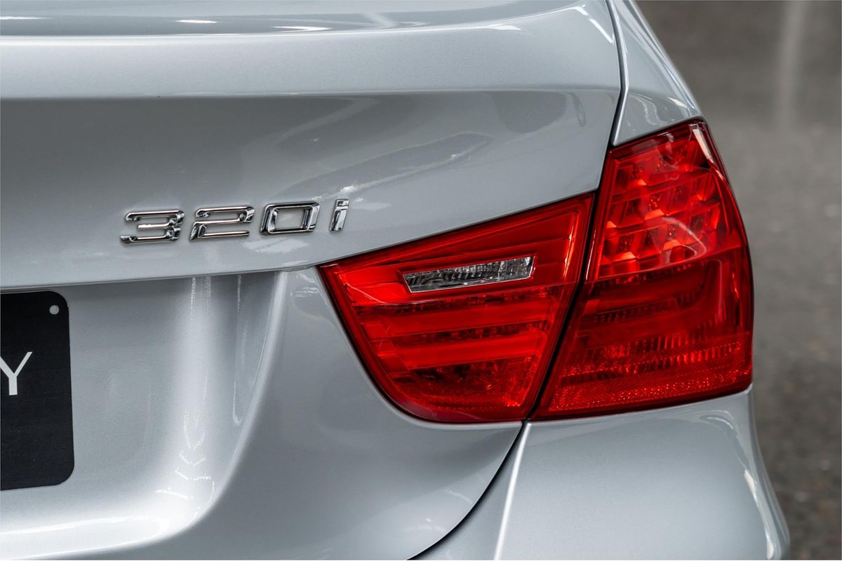 2011 BMW 3 Series 320i E90