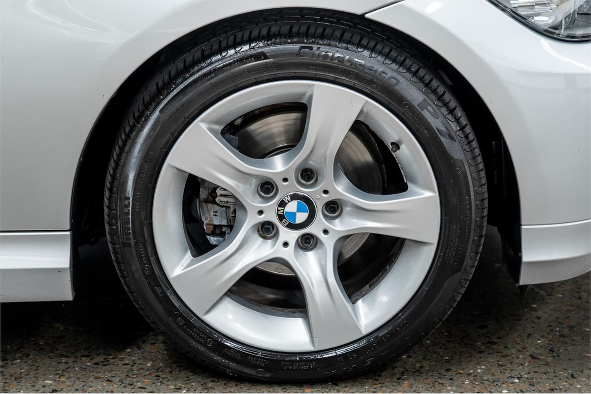 2011 BMW 3 Series 320i E90