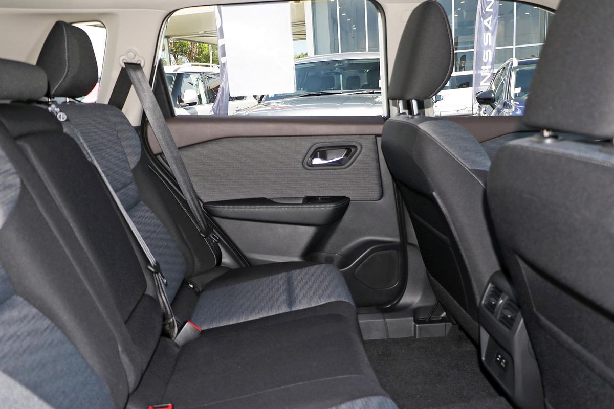 2024 Nissan X-TRAIL ST T33